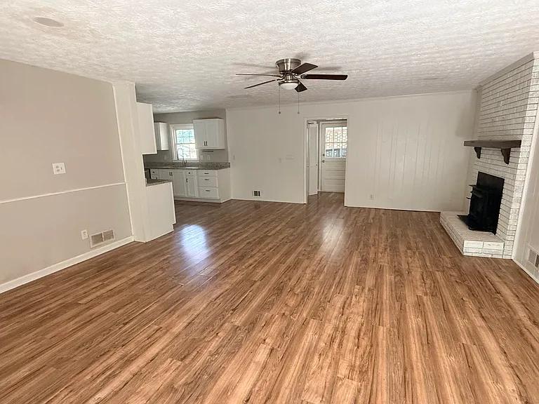 3382 Sweetwater Dr — Photo 4