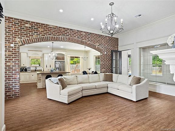 3rd image of 2716 E Robinwood Dr