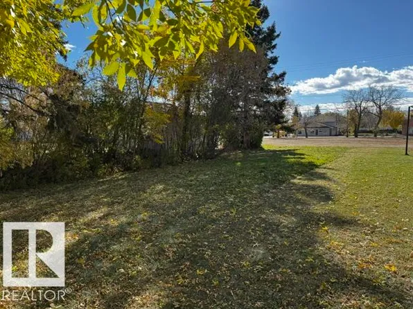 4711 51st Ave, Wetaskiwin, AB T9A 0T7