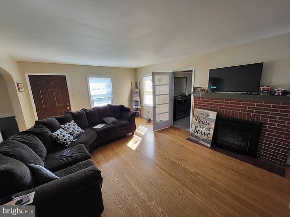4th image of 307 Westside Ave