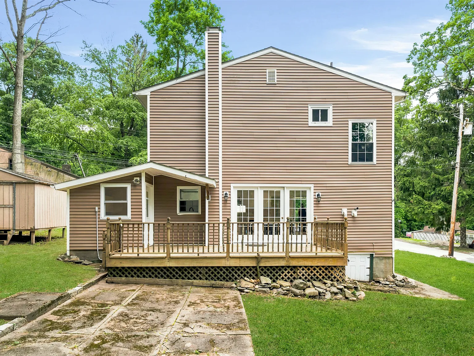 3 bed, 1902 sqft, $2,500 — Photo 2