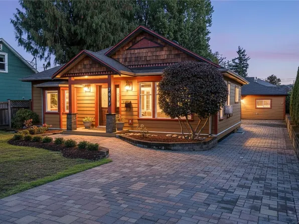 2617 Doncaster Dr, Victoria, BC V8R 2W5