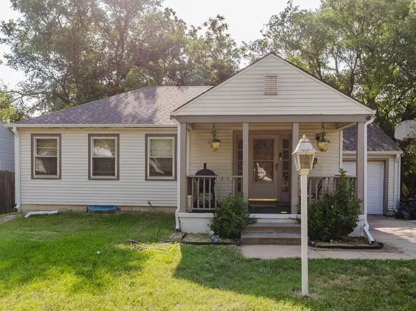 821 N Pinecrest St, Wichita, KS 67208