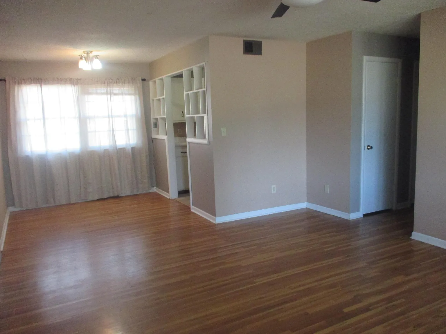 3 bed, 1000 sqft, $1,000 — Photo 4