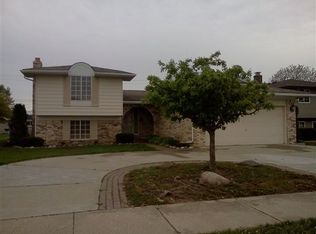11928 Steven Dr, Sterling Heights, MI