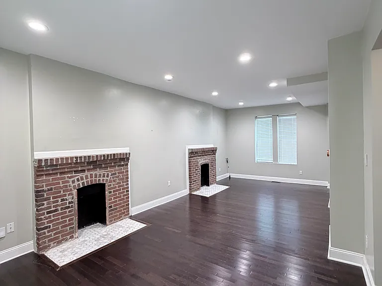 1074 E Columbus St — Photo 3