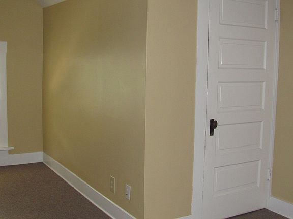 3rd image of 26 W Oakland Ave