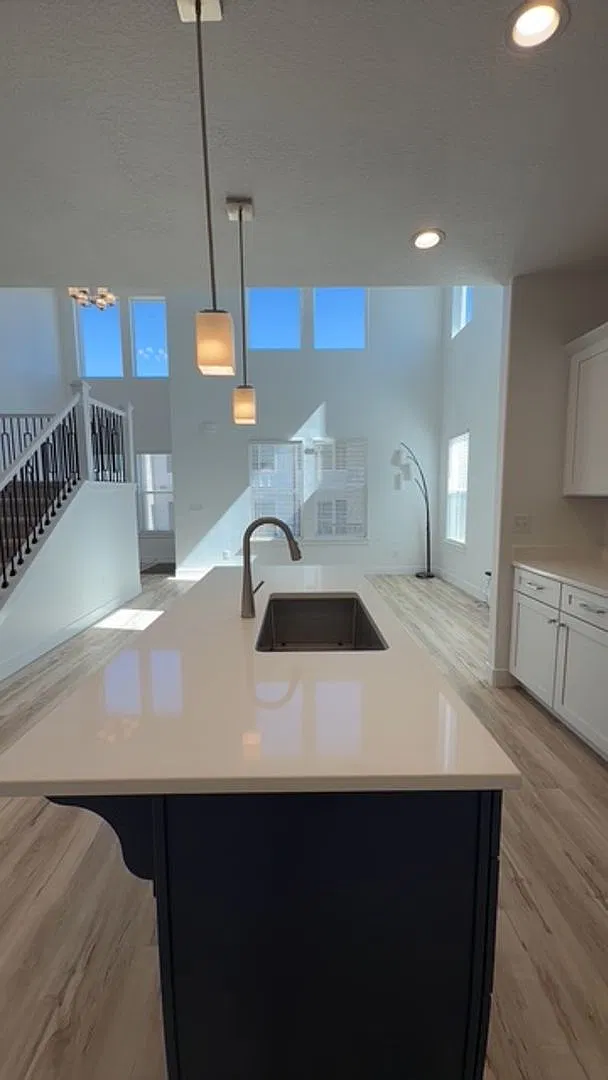 Available Now Beautifully Finished 4-Bedroom Townhome — Photo 4