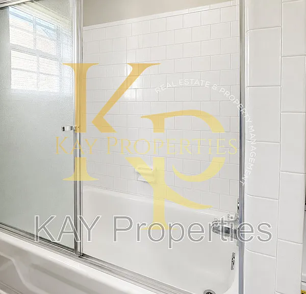 1200 E Holly St — Photo 17