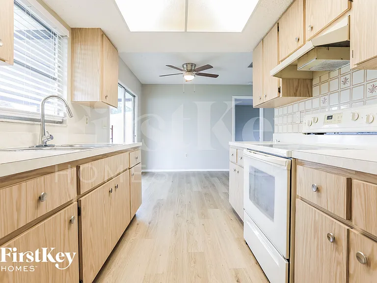 21460 Bancroft Ave — Photo 8