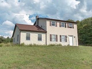 2nd image of 715 Harris Ln