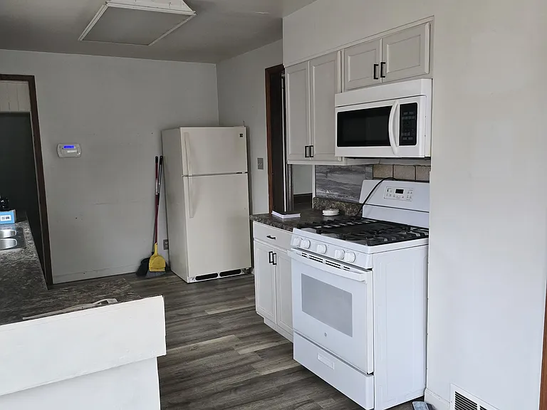 31 Eldredge St — Photo 11