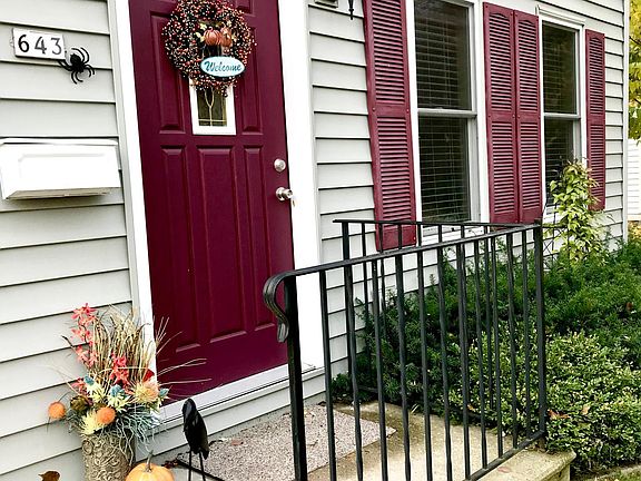 Easy front door access with side door access near garage. Mail is delivered to your doorstep.