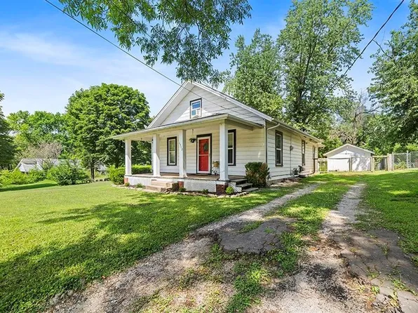 1312 N Main St, Nevada, MO 64772