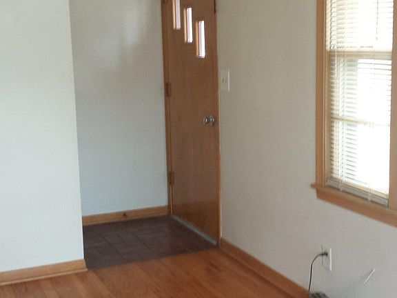 5th image of 2900 S 44th St