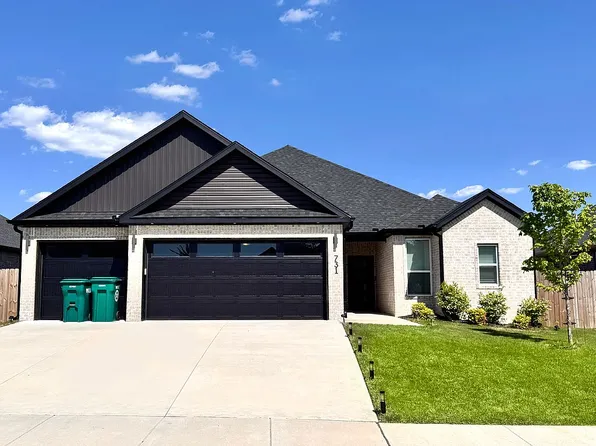 731 Dillon St, Bentonville, AR 72113