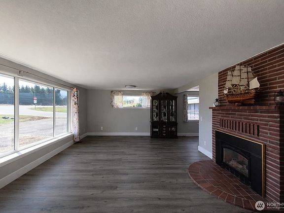 3rd image of 108 W Bartlett Road