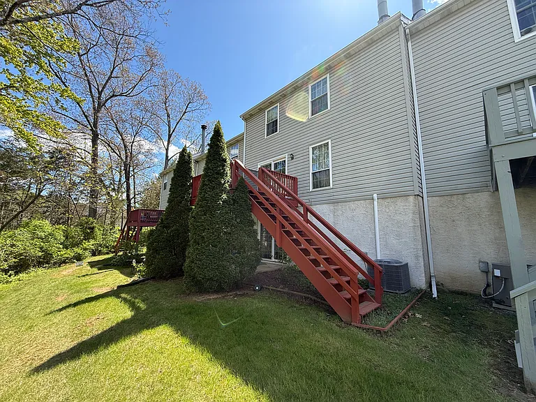 120 Village Dr — Photo 48