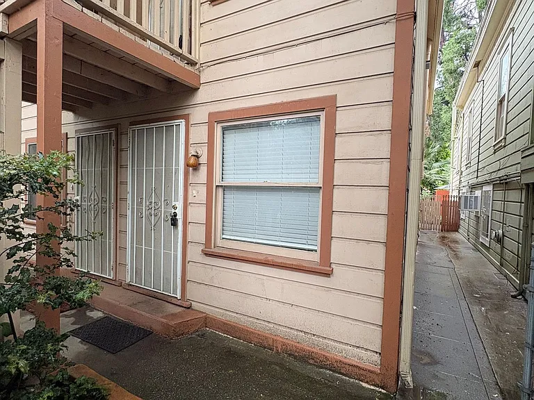 1712 F St #4 — Photo 2