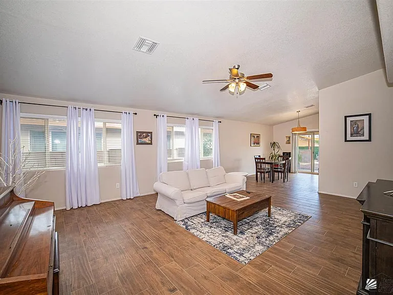 6580 E 33rd Ln — Photo 5