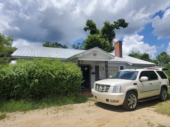 402 N Main St, Swainsboro, GA 30401