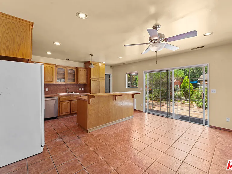 6057 Morella Ave — Photo 9