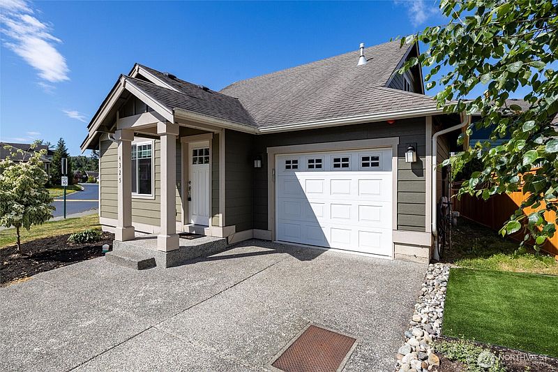 3rd image of 4325 Larch Lane