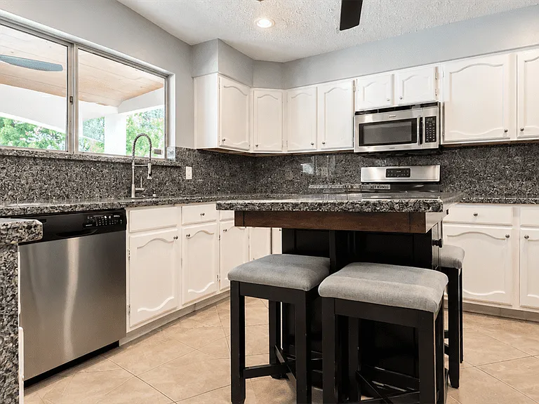 13914 Bonnington Dr — Photo 3