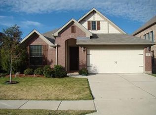 1421 Mockingbird Dr, Aubrey, TX 76227