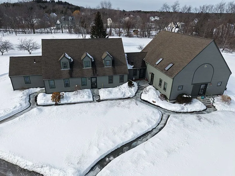 35 Montrose Dr — Photo 18