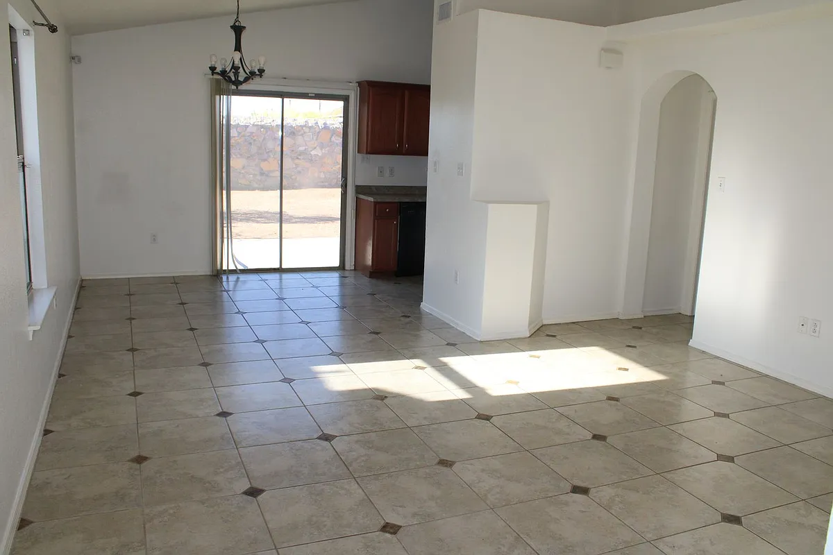 Building Photo - 13985 Sandy Rock Dr