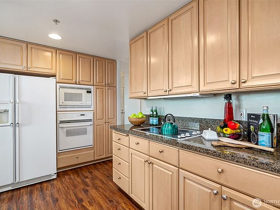 5th image of 177 107th Avenue NE #1803