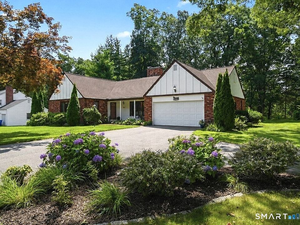 1st image of 322 Carriage Drive