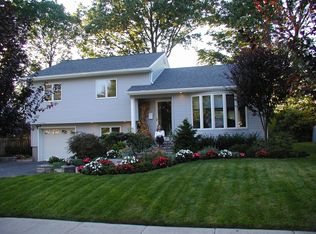 4 Amherst Rd, Hicksville, NY 11801