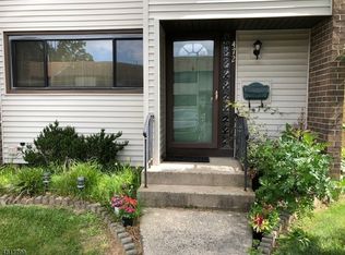 472 Livingston Dr, East Windsor, NJ 08520