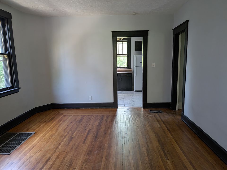 Building Photo 4