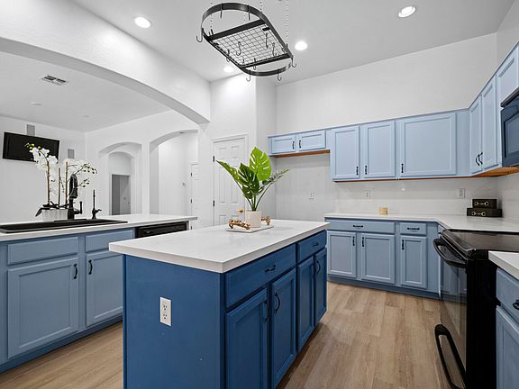 4th image of 757 W CAROB Way