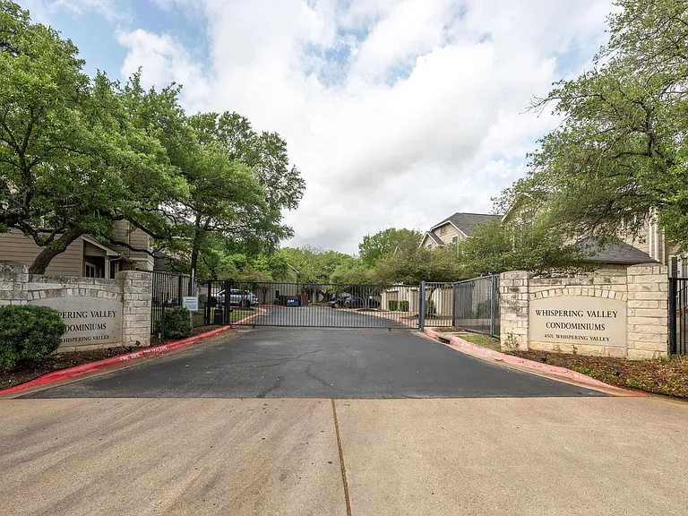 4501 Whispering Valley Dr #3 — Photo 35