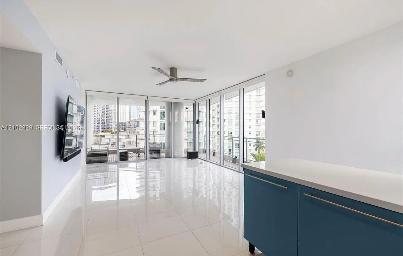 Ivy Condo — Photo 2