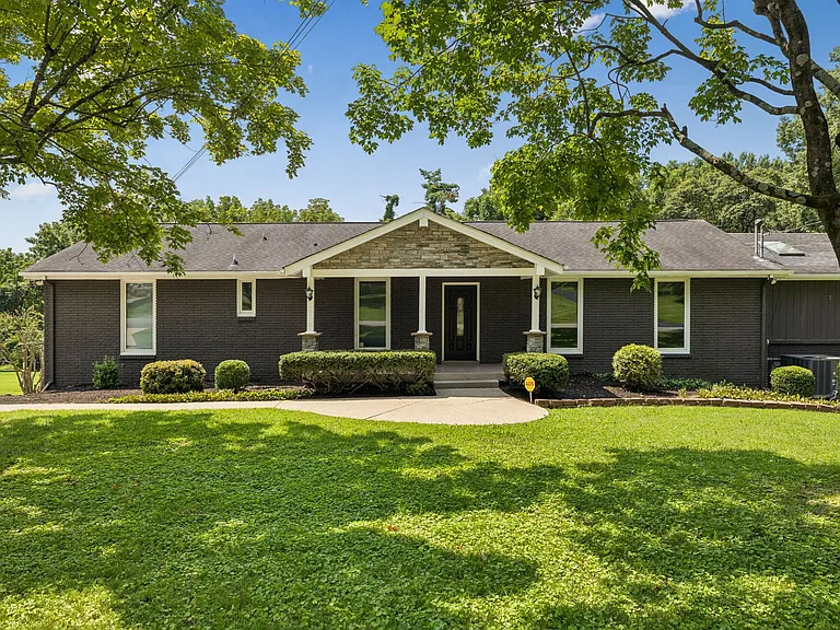 326 Draper Cir — Photo 1