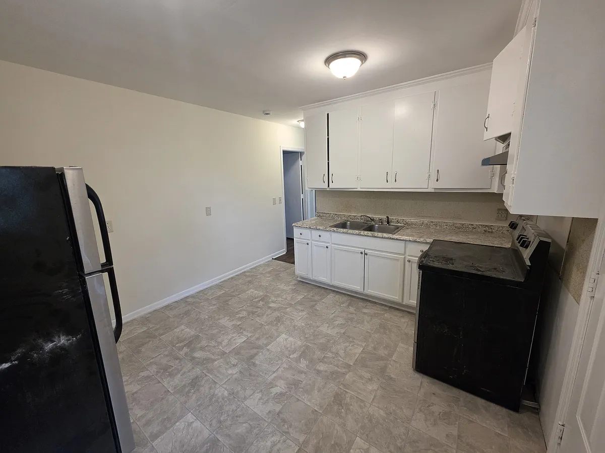 Building Photo - 1403 W Chapel Hill St #B3