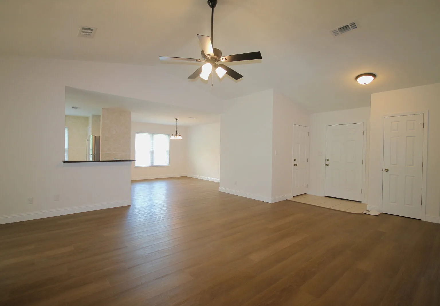 4 bed, 2.0 bath, 1892 sqft, $2,195 — Photo 2