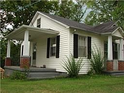 What a sapcious porch!