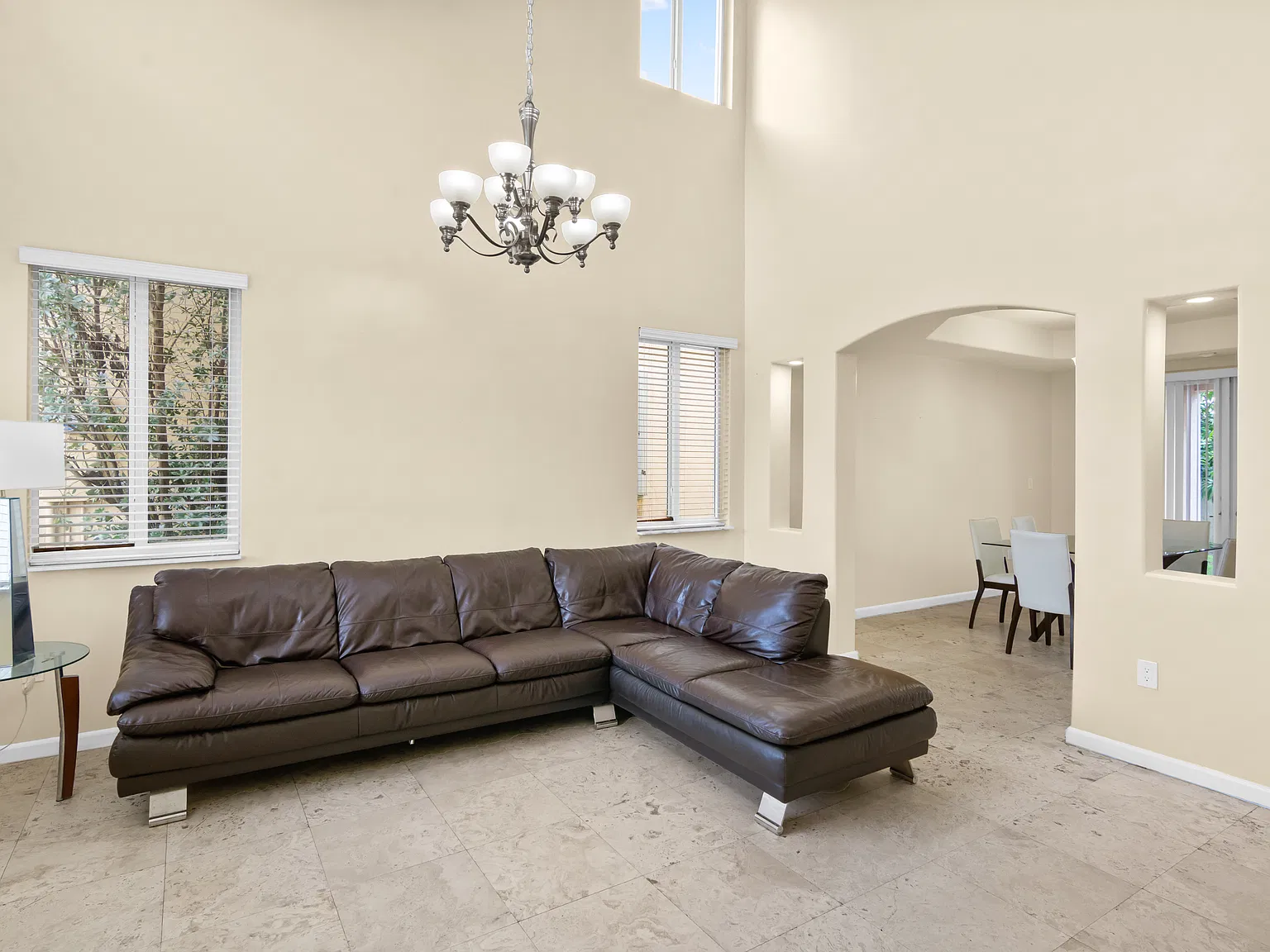 4 bed, 2476 sqft, $4,100 — Photo 3