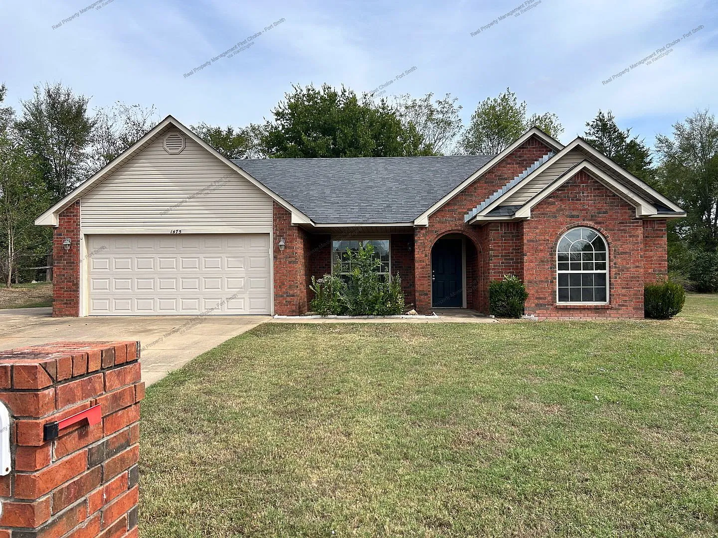 4 bed, 2.0 bath, 1696 sqft, $1,700 — Photo 1