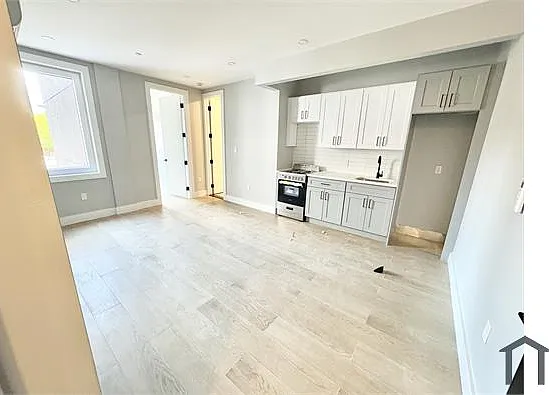 3 bed, $3,373 — Photo 2