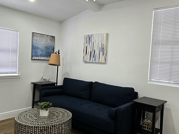 5th image of 1111 Southside Dr #B