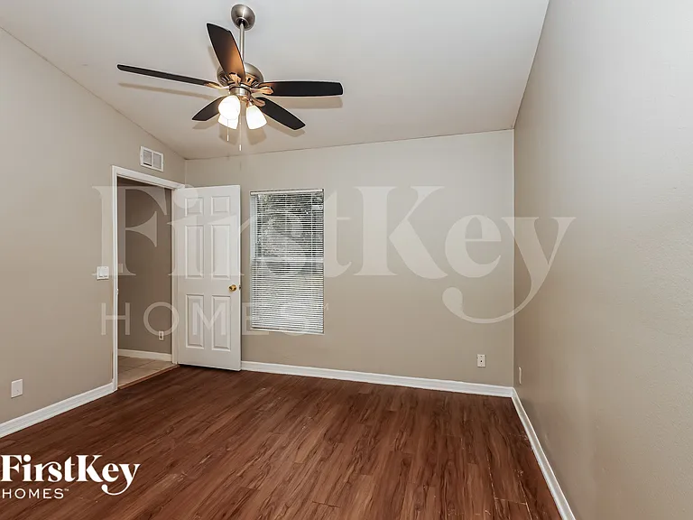 1113 Harry Ave S — Photo 10