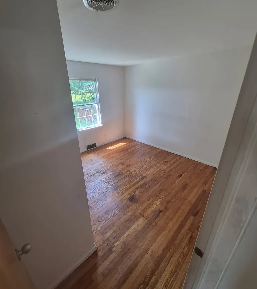 3 bed, 1044 sqft, $1,500 — Photo 1