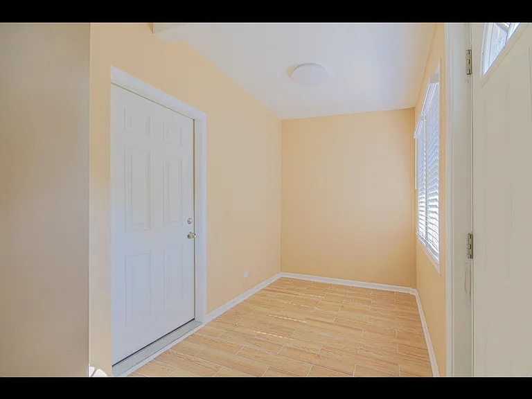 912 N Wood St #1 — Photo 12